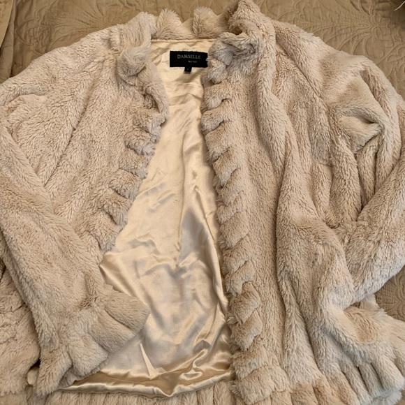 Damselle New York Large short Coat - Picture 5 of 6